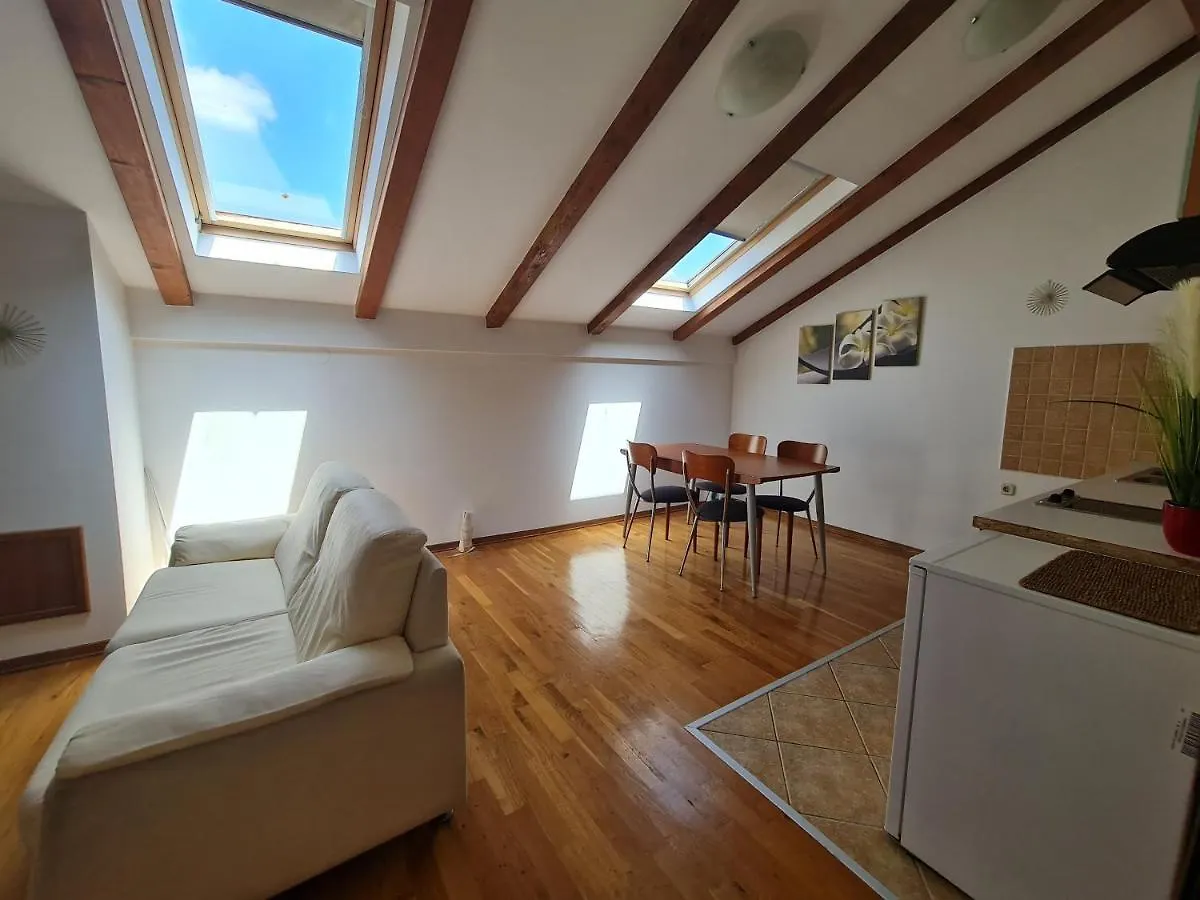 Apartments Roko Zara 0*,