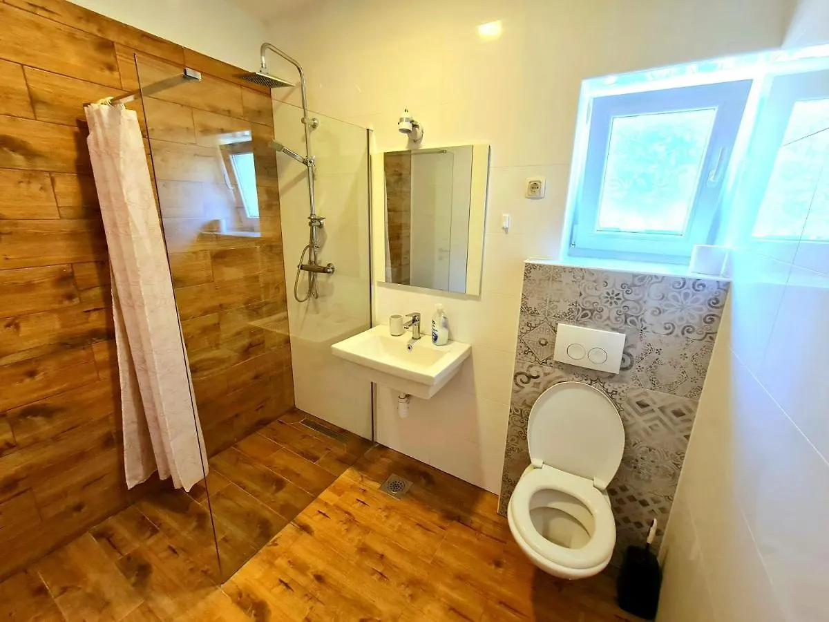 Apartments Roko Zara 0*,